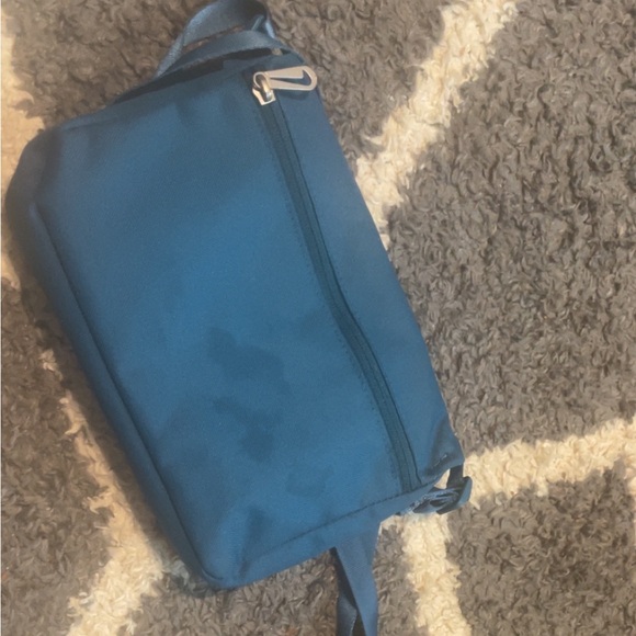 Nike crossbody light stain worn 3 times - Picture 2 of 5